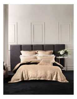 Brand new ❤️ Grace by Linen House Winston Quilt Cover Set Gold ✨