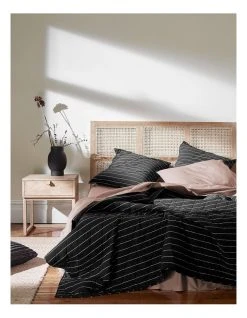 Wholesale 🤩 Aura Home French Stripe Bed Cover in Black 🌟