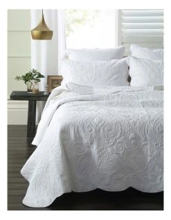 Budget ✨ Martha Stewart Gabriella Coverlet White 🌟